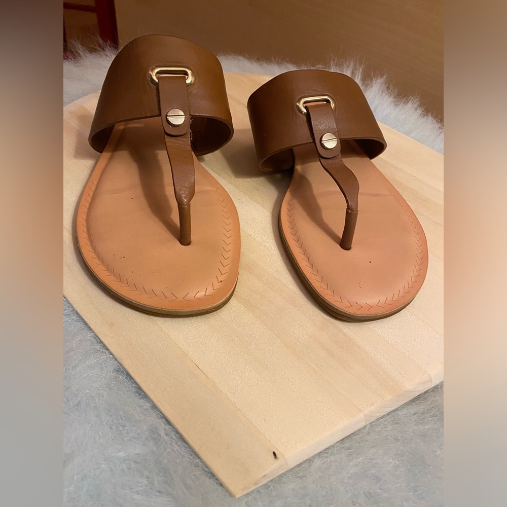Gianni Bini Leather Thong brown sandals